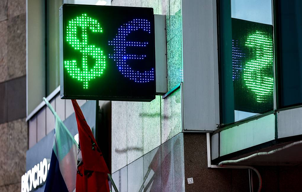 Có thể hiểu, các biện pháp trừng phạt tài chính của Mỹ, cùng với sức mạnh của "các biện pháp trừng phạt thứ cấp", do Bộ Ngoại giao Mỹ áp đặt, có sức mạnh như thế nào, khi nhìn vào phản ứng thực tế của các quốc gia này? Thậm chí, các công ty và ngân hàng của Trung Quốc cũng không dám đối đầu.