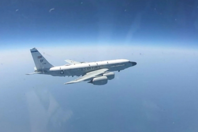 Sự xuất hiện của máy bay trinh sát RC-135W của Không quân Mỹ trên khu vực Donbass, không chỉ là nỗ lực của Washington, nhằm chứng tỏ sự ủng hộ đối với Kiev; mà còn có cả ý nghĩa tinh thần lẫn tính thiết thực đối với Quân đội Ukraine trong lúc này.