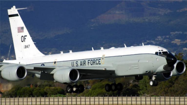 RC-135 là loại máy bay trinh sát, được phát triển bởi hãng Boeing và đã được nâng cấp nhiều lần; hiện loại máy bay này được biên chế trong lực lượng Không quân Mỹ và Anh; có khả năng phát hiện, thu thập, phân tích các mục tiêu mặt đất trong thời gian thực.