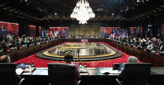 Vì các cường quốc NATO đều là thành viên G20 nên tất cả họ đều đang tham dự hội nghị thượng đỉnh G20 tại Bali, Indonesia vào thời điểm này. Điều này đã tạo cơ hội cho giới truyền thông thế giới tập trung phỏng vấn lãnh đạo các nước lớn của NATO như Mỹ, Anh, Pháp, Đức và Canada về quan điểm và phản ứng của họ đối với vụ "tấn công tên lửa vào Ba Lan".