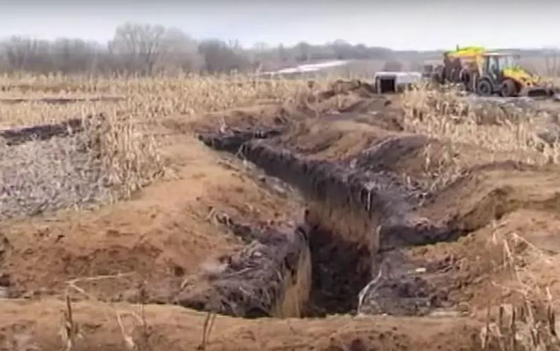 Quân đội Nga đã tiến thành công qua khu vực biên giới Kharkov. Chính phủ Ukraine trước đó khẳng định, tuyến phòng thủ kiên cố được xây dựng ở Kharkov “hoàn toàn không tồn tại”.