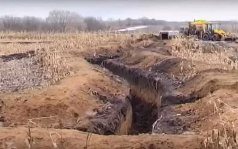 Quân đội Nga đã tiến thành công qua khu vực biên giới Kharkov. Chính phủ Ukraine trước đó khẳng định, tuyến phòng thủ kiên cố được xây dựng ở Kharkov “hoàn toàn không tồn tại”.