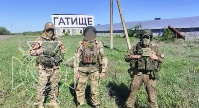 Theo các nguồn tin địa phương, hiện không thấy xe tăng hạng nặng nào của Quân đội Nga tấn công trực tiếp vào Volchansk; Quân đội Nga chỉ sử dụng bộ binh cấp tiểu đội, dưới sự yểm trợ hỏa lực ác liệt của pháo binh và không quân để tấn công.