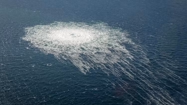 Con bài chiến lược quan trọng cuối cùng là năng lượng, lương thực và tài nguyên thiên nhiên. Sau khi đường ống dẫn khí Phương Bắc 1 bị “cố ý phá hoại”, thì Liên minh châu Âu gần như cắt đứt liên hệ năng lượng với Nga, nguồn thu từ năng lượng của Nga giảm sút.