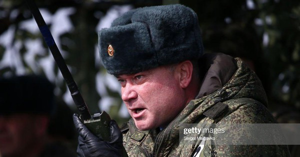 Nói cách khác, những sĩ quan cấp cao của Quân đội Nga đã thực sự được "định vị" chính xác; nếu không, Quân đội Ukraine đã không thể thực hiện những cuộc tấn công kiểu “phẫu thuật”, một cách chính xác như vậy.