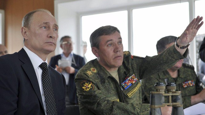 Tướng Gerasimov mới ra mặt trận cách đây không lâu, tại sao ông lại đến sở chỉ huy tiền tuyến nguy hiểm? Làm sao Quân đội Ukraine biết được hành trình bí mật của Tổng tham mưu trưởng Nga?