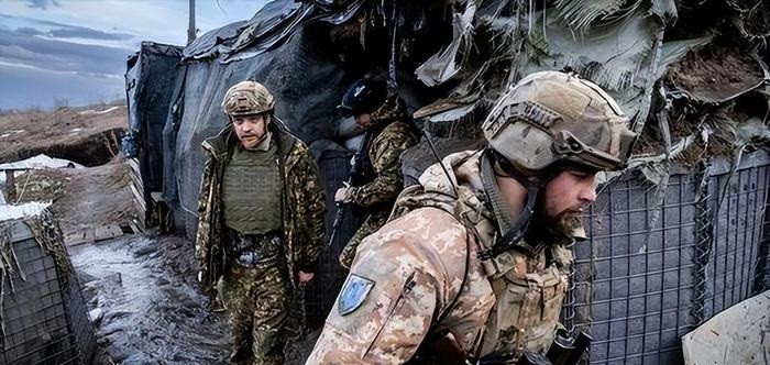 Khách quan đánh giá, mặt trận Kursk không chỉ là một nút thắt quan trọng trong cuộc xung đột Nga-Ukraine, mà còn là cuộc chiến sức mạnh thực sự giữa hai bên. Ý định đầu tiên của Quân đội Ukraine ở khu vực Kursk là nhằm kéo Quân đội Nga từ các chiến trường trọng điểm như Donbass, để giảm bớt áp lực lên chiến tuyến phía đông Ukraine.