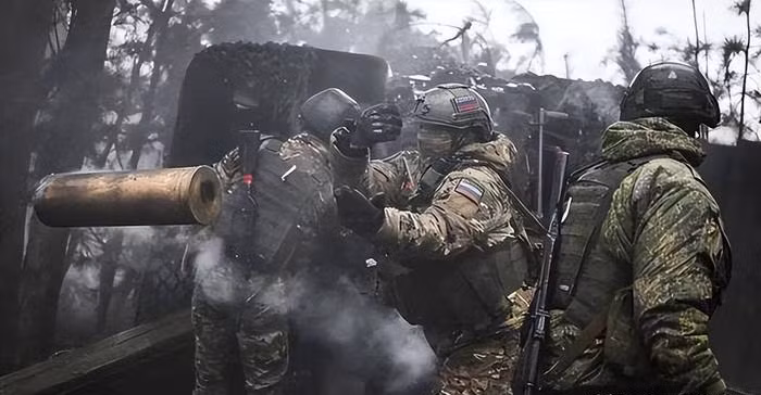 Giao tranh cũng diễn ra ác liệt ở làng Martynovka, lính dù Nga đang đẩy lùi đối phương tấn công, pháo binh và UAV của cả hai bên đều hoạt động rất tích cực. Các trận đánh vẫn tiếp tục ở khu rừng trồng ở khu vực Malaya Loknya; đánh giá chung là giao tranh ác liệt và khó khăn.