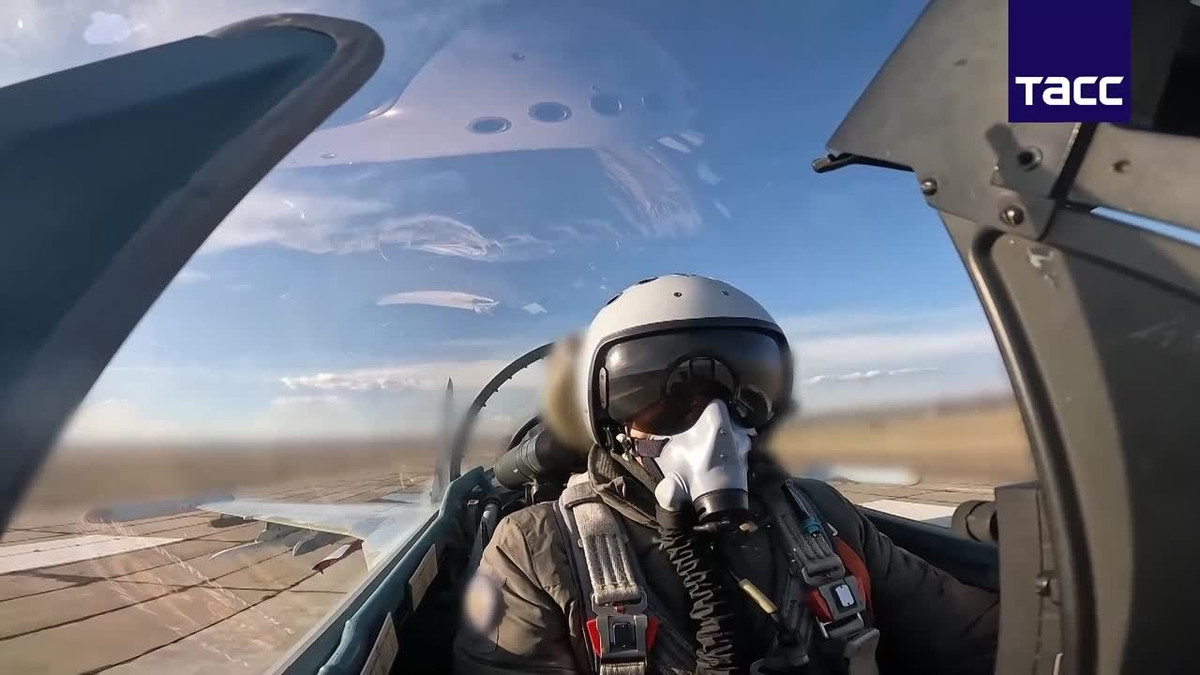 Đánh giá về chiến dịch triển khai của Quân đội Nga ở Kursk, điều đáng chú ý nhất là khả năng phối hợp trên không và trên bộ của họ đạt mức nhuần nhuyễn cao. Các máy bay chiến đấu Su-35S hoạt động không ngừng trên bầu trời và liên tục tung ra các đợt tấn công chính xác, vào các vị trí của Quân đội Ukraine.