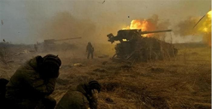 Ngược lại, thư ký báo chí của Tổng thống Nga Putin, ông Dmitry Peskov, cho biết tình hình ở khu vực Kursk rất khó khăn nhưng đã gần đạt được giải pháp, nhưng không cung cấp bất kỳ chi tiết nào. Trong khi đó, giao tranh ác liệt trên khu vực Kursk vẫn tiếp tục. 