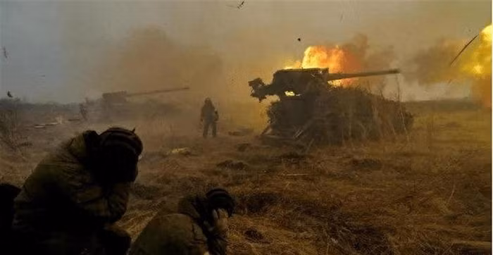 Ngược lại, thư ký báo chí của Tổng thống Nga Putin, ông Dmitry Peskov, cho biết tình hình ở khu vực Kursk rất khó khăn nhưng đã gần đạt được giải pháp, nhưng không cung cấp bất kỳ chi tiết nào. Trong khi đó, giao tranh ác liệt trên khu vực Kursk vẫn tiếp tục. 