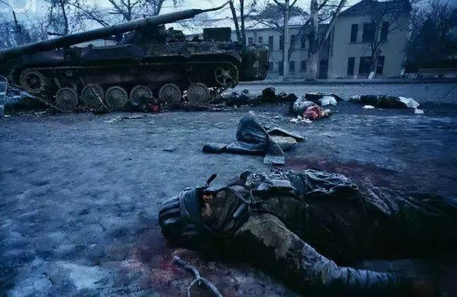 Theo số liệu được tình báo Mossad của Israel công bố, kể từ khi bắt đầu cuộc xung đột (từ ngày 24/2/2022), Quân đội Nga đã có 18.480 người thiệt mạng và 44.500 người bị thương. Còn phía Ukraine có hơn 157.000 quân thiệt mạng và 234.000 người bị thương.