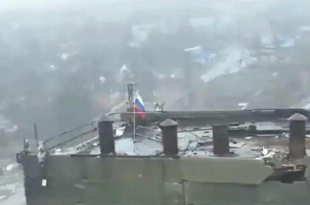 Đỉnh cao của việc RFAF tràn ngập Kurakhove là việc binh sĩ thuộc Lữ đoàn bộ binh cơ giới cận vệ độc lập số 5, treo cờ Nga trên phía trên phân xưởng máy. Hiện tại, các cuộc truy quét tàn quân AFU còn sót lại của RFAF đang được tiến hành tại khu công nghiệp của thành phố.