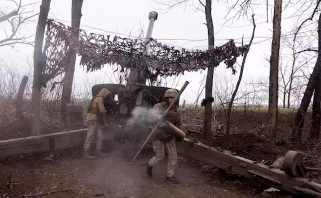 Để duy trì khả năng cạnh tranh với đối thủ trong điều kiện chiến đấu tiết kiệm đạn, quân đội Ukraine hiện đang lựa chọn mục tiêu kỹ càng hơn, thường ưu tiên mục tiêu là vũ khí phương tiện trước, sinh lực sau. Độ chính xác là rất quan trọng, vì không trúng mục tiêu có nghĩa là lãng phí.