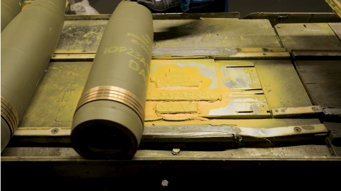 Theo phát ngôn viên Bộ Quốc phòng Ukraine Yury Sak, để khôi phục dây chuyền sản xuất đạn pháo theo tiêu chuẩn Liên Xô, hiện tại Bulgaria, Ba Lan và Slovakia đã đồng ý giúp đỡ Ukraine; nhưng không rõ sẽ mất bao lâu để những viên đạn này được sản xuất và đến chiến trường.