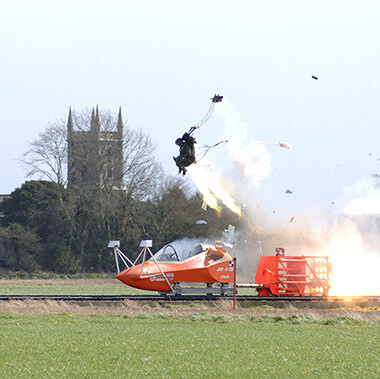 Ý của công ty Martin Baker là mặc dù chiếc F-35B của Hải quân Anh, mới lao khỏi đường băng và bị đâm ngay xuống biển, nhưng phi công vẫn phóng dù thoát an toàn. Nhưng câu khẩu hiệu của Martin Baker đã gây lên làn sóng chỉ trích trên khắp nước Anh.