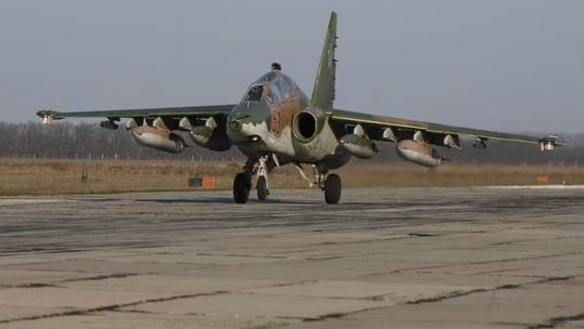 Không quân Ukraine còn sót 5 chiếc cường kích mặt đất Su-25 và 30 máy bay trực thăng Mi-8 và Mi-24 cùng hơn một chục UAV Bayraktars TB2. Còn tất cả số cường kích bom và trinh sát chụp ảnh Su-24M / MR đã bị phá hủy hoàn toàn.