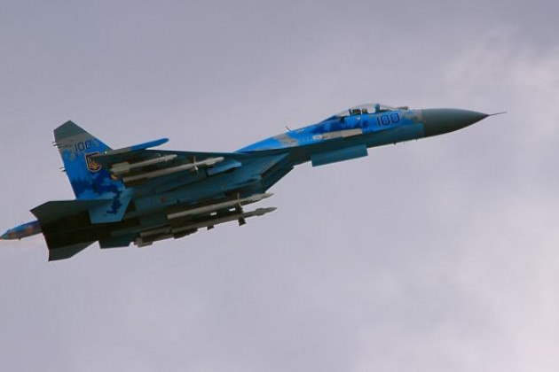 Còn theo số liệu của truyền thông phương Tây đưa ra, Không quân Ukraine vẫn có một số lượng khá lớn máy bay chiến đấu và máy bay trực thăng. Tổng số máy bay chiến đấu có người lái trong biên chế của Không quân Ukraine là khoảng 60 chiếc.