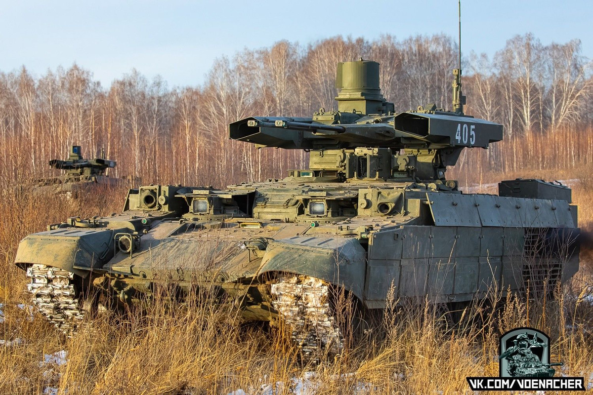 Trên đoạn video do người dân địa phương quay và đưa lên mạng xã hội, Người xem có thể thấy một đoàn xe cơ giới di chuyển qua khu dân cư, trong đó có ít nhất ba chiếc T-15 Terminator và một chiếc xe tăng T-90; ngoài ra còn có xe chiến đấu bộ binh và các thiết bị khác. Tuy nhiên, khu vực cụ thể nơi video được quay, đã không được tiết lộ