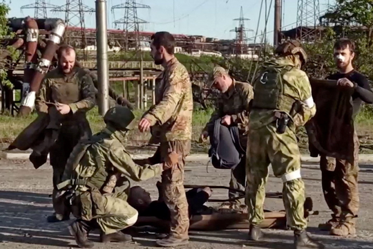 Ngay sau đó, những người bị thương đã được khám sơ bộ và đưa đến các cơ sở y tế khác nhau. Đồng thời, phía Ukraine đã tuyên bố ý định trao đổi tù binh, lấy các thành viên của Tiểu đoàn Azov, quân nhân của Quân đội Ukraine và những người lính đánh thuê đã đầu hàng từ Azovstal.