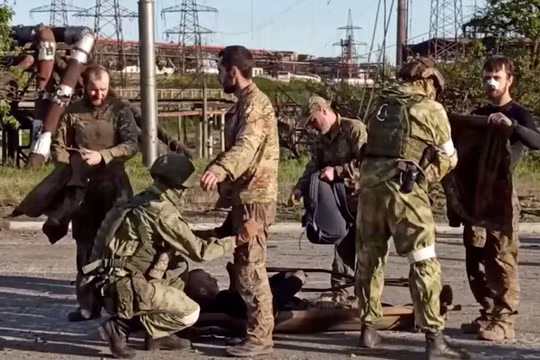 Ngay sau đó, những người bị thương đã được khám sơ bộ và đưa đến các cơ sở y tế khác nhau. Đồng thời, phía Ukraine đã tuyên bố ý định trao đổi tù binh, lấy các thành viên của Tiểu đoàn Azov, quân nhân của Quân đội Ukraine và những người lính đánh thuê đã đầu hàng từ Azovstal.