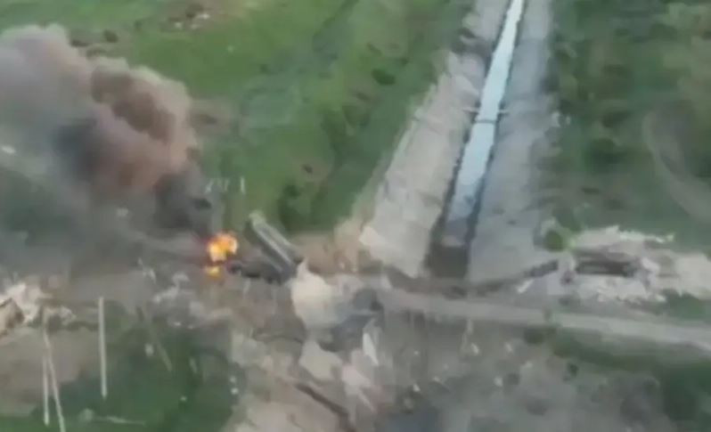 Quân đội Ukraine đã tận dụng lợi thế địa lý này để xây dựng các trận địa phòng thủ rất vững chắc ở bở tây của kênh đào. Quân đội Nga đã bị thương vong nặng nề trong một số cuộc tấn công trước đó và chắc chắn sẽ bị thiệt hại lớn hơn.