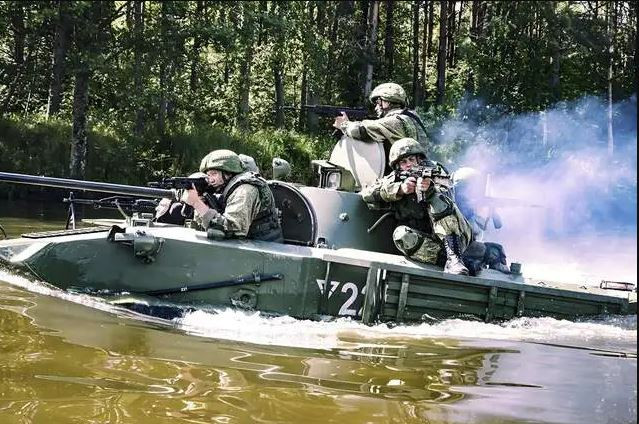 Trên chiến trường Ukraine, lính dù Nga đã thể hiện được khả năng chiến đấu của mình, khi tiến vào khu vực do đối phương kiểm soát bằng việc phát động cuộc tấn công với tốc độ cực nhanh, làm gián đoạn hiệu quả việc triển khai và phòng thủ của Quân đội Ukraine.