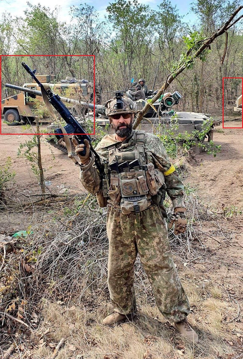 Trong bức ảnh, người xem có thể thấy một binh sĩ Ukraine và xe bọc thép BMC Kirpi phía sau anh ta. Theo thông tin công khai, ít nhất 50 chiếc BMC Kirpi đã đến Ukraine vài tuần trước và trước đó chúng đã được sử dụng ở chiến trường Donbass, và bây giờ là Kherson. 