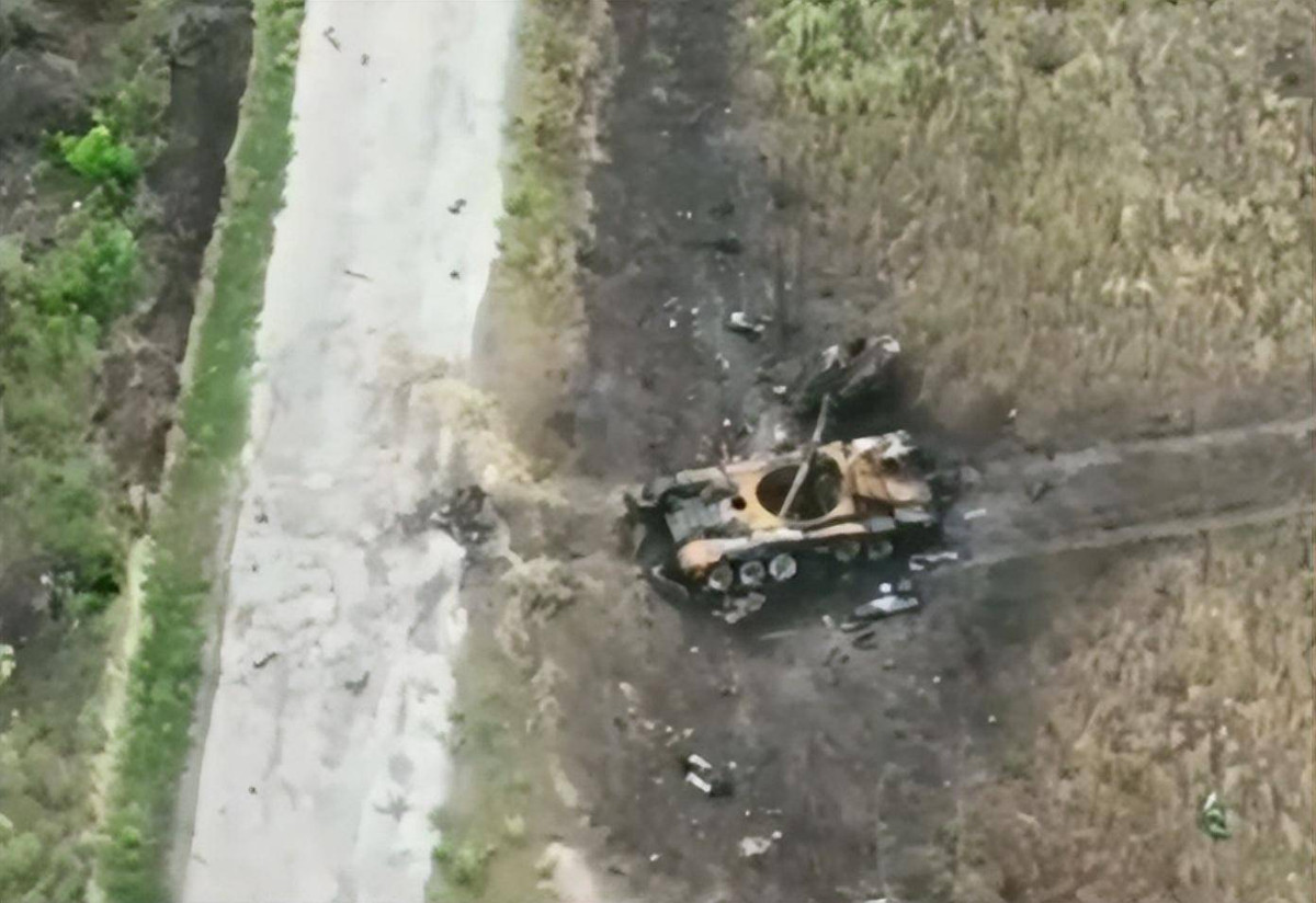 Theo tờ Skynews của Anh, các binh sĩ Ukraine đang có dấu hiệu cạn kiệt nhanh chóng dự trữ đạn, do nguồn cung cấp đạn được tiến hành một cách lộn xộn. Nhưng một điều động viên cho Quân đội Ukraine, là nhiều loại vũ khí phương Tây lần đầu xuất hiện ở chiến trường Kherson. 