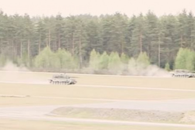 Vài giờ trước, một đoàn xe tăng Leopard 2A4\2A6 đã được phát hiện ở ranh giới giữa Mykolaiv và Kherson, khi băng qua sông Ingulets. Đây là bằng chứng đầu tiên về sự xuất hiện của xe tăng NATO trên lãnh thổ Ukraine. Thông tin về điều này được cung cấp bởi kênh Telegram Rybar.