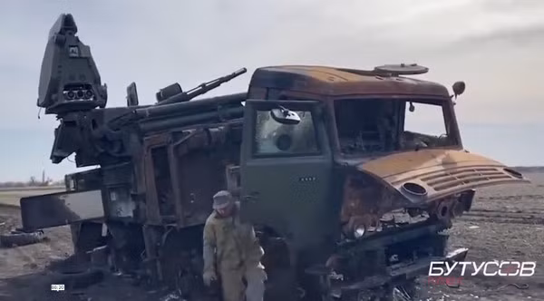 Các hệ thống phòng không bị UAV TB-2 của Ukraine phá hủy thường ở trong trạng thái “tắt máy nghỉ việc”, hoặc khi chúng đang được chuyển đến vị trí mới; hoặc trong một số trường hợp, khi các đơn vị phòng không của Nga đang “nghỉ ngơi” và không trong trạng thái sẵn sàng chiến đấu. 