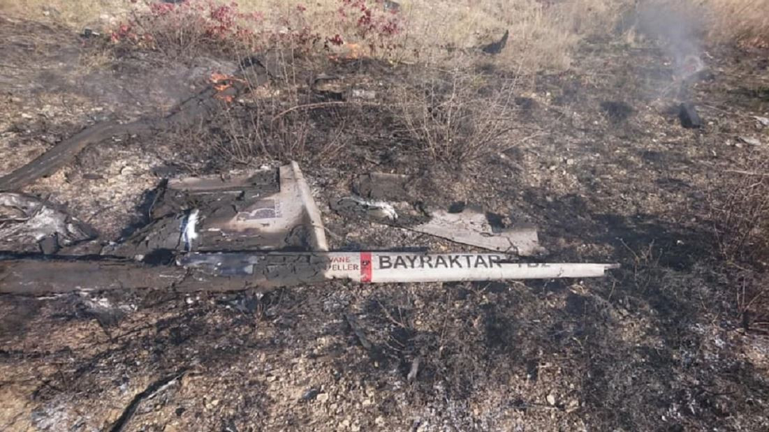 Như vậy bằng chứng cho thấy thực tế là người Ukraine biết rằng, UAV TB2 không còn hữu dụng nữa với một “chiến trường đã vào guồng”. Bất chấp những thành công ban đầu, bây giờ UAV TB-2 được sử dụng rất hạn chế trong một chiến trường có nhiều hệ thống phòng không như ở chiến trường Ukraine hiện nay. 