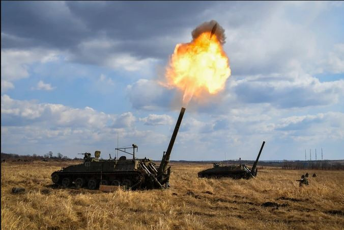 Hầu hết các cuộc pháo kích của quân đội Nga đều đạt khoảng cách 30-40 km, và pháo binh của quân đội Ukraine chủ yếu đánh trong phạm vi 20-30 km. Có thể thấy quân đội Nga có nhiều pháo tự hành 152 hơn và chiếm ưu thế tuyệt đối về số lượng. 