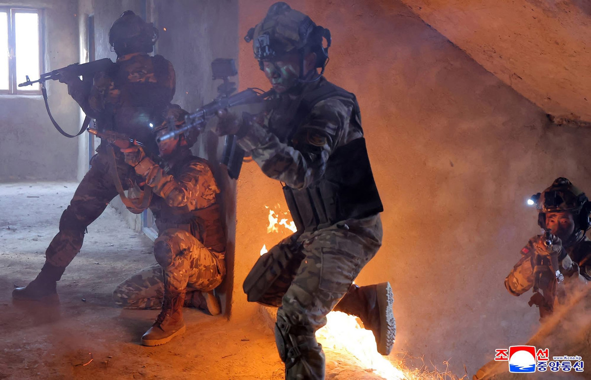 Rất có thể Moscow đang hy vọng có thể sử dụng sức mạnh của Triều Tiên, để duy trì lợi thế trên chiến trường và buộc phương Tây phải nhượng bộ. Trong khi đó, phần thưởng dành cho Triều Tiên cũng đang dần xuất hiện. Ngoài viện trợ năng lượng và lương thực, Nga và Triều Tiên đã ký một thỏa thuận liên chính phủ liên quan đến công nghệ quân sự.