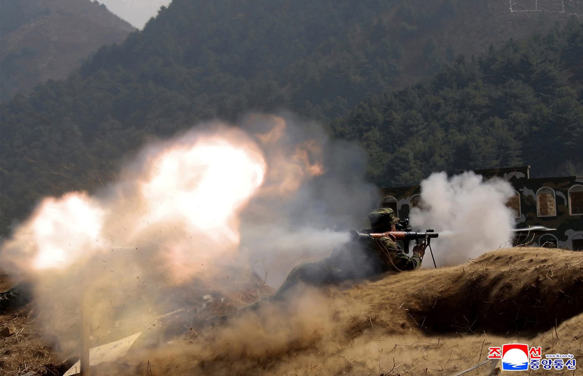 Tuy nhiên, tính kỷ luật và tinh thần chiến đấu của quân Triều Tiên đã khiến đối thủ phải kinh ngạc. Tình báo phương Tây cho rằng, các cuộc tấn công của KPA đã gây ra thương vong lớn, nhưng nó đã thành công trong việc phong tỏa tuyến phòng thủ của AFU.