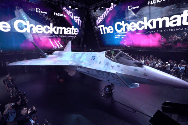 Còn loại chiến đấu cơ hạng nhẹ Su-75 Checkmate của Nga, mặc dù đã chuẩn bị cho các hoạt động thử nghiệm, nhưng hiện tại có nhiều bằng chứng cho thấy, dự án máy bay chiến đấu hạng nhẹ thế hệ thứ 5 có thể không được sản xuất hàng loạt. 