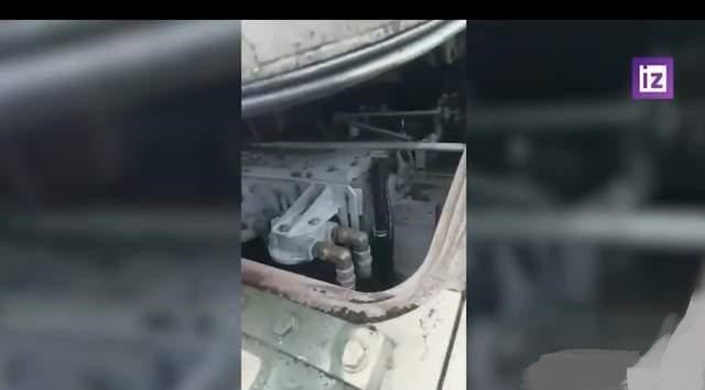 Quân Nga trưng bày chiến lợi phẩm xe tăng Leopard và IVF Bradley - Hình 2 Quan Nga trung bay chien loi pham xe tang Leopard va IVF Bradley-Hinh-2