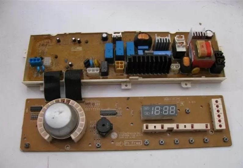 “Các quốc gia không thân thiện với Nga không trực tiếp cung cấp các thành phần này, nhưng Nga cần sử dụng chúng, kể cả trong sản xuất thiết bị quân sự-kỹ thuật”; Bloomberg viết. 