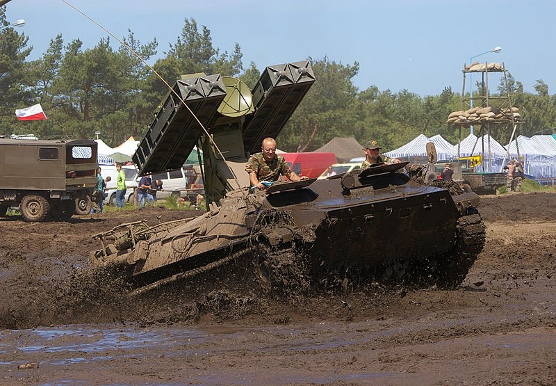 Đây không phải là lần đầu tiên các phương tiện vũ khí của Quân đội Ukraine bị phá hủy do các hành động sai lầm của binh lính Ukraine. Đặc biệt, trước đó đã có thông tin về vụ nổ xe tải chở tên lửa phòng không tầm thấp Strela-10; vụ nổ xe chỉ huy do sơ suất trong vận chuyển vũ khí, v.v.