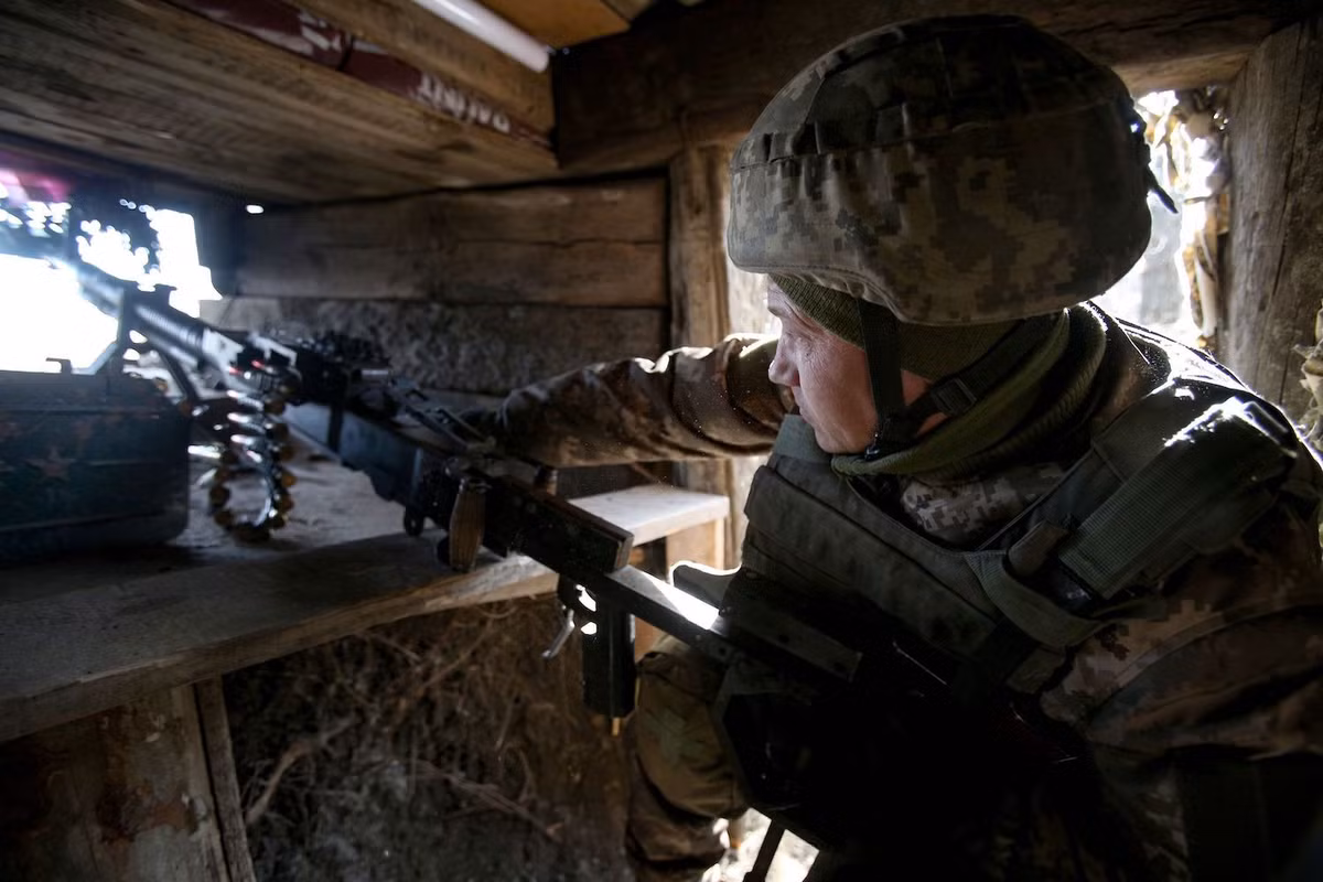 Vụ cháy nổ khiến vị trí đóng quân bị phá hủy, một binh sĩ thiệt mạng và ít nhất hai người khác bị thương nặng phải nhập viện. Thông tin về vụ việc này, được kênh Telegram “Military Observer” trích dẫn, có tham khảo nguồn tin của dân quân nước cộng hòa tự xưng Donetsk (DPR).