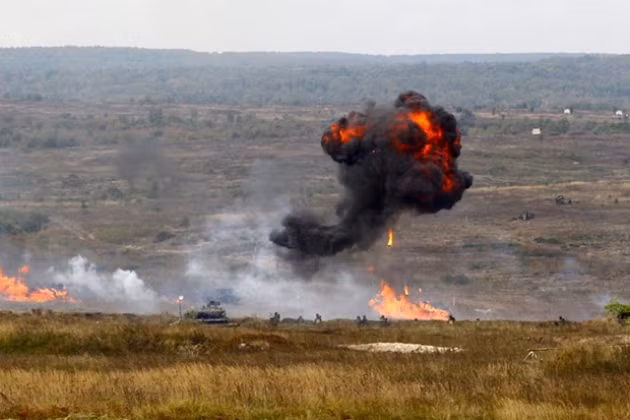 “Theo ghi nhận của lực lượng dân quân DPR, ngày 22/11, tại khu vực N của làng Topolinoye, do xử lý hỏa hoạn bất cẩn, đã gây cháy nổ một một chốt, thuộc Lữ đoàn 128 của Quân đội Ukraine, khiến một người thiệt mạng và hai quân nhân bị bỏng với các mức độ nghiêm trọng khác nhau”; Telegram “Military Observer” trích dẫn.