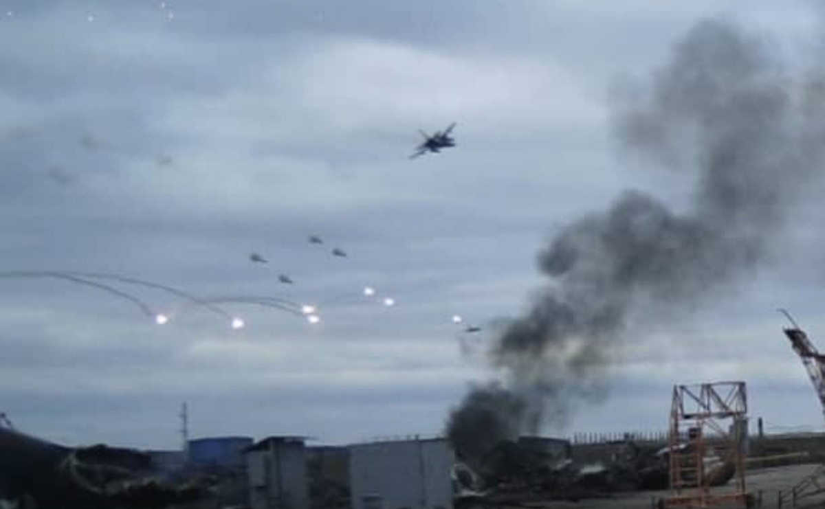 Vào ngày 25/2, Quân đội Nga đã huy động 200 trực thăng tấn công vào khu vực sân bay Gostomel; hệ thống phòng không của Ukraine trong khu vực bị chế áp hoàn toàn; sau đó một lực lượng tấn công đã được đổ bộ vào khu vực sân bay Gostomel, giữ vững đầu cầu cho đến khi quân chủ lực xuất hiện.