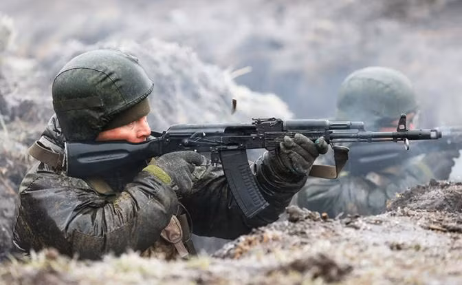 Ngoài ra, với việc Avadiivka thất thủ, vòng vây của Quân đội Ukraine đối với thành phố Donetsk do Nga kiểm soát sẽ được dỡ bỏ hoàn toàn; Quân đội Nga sẽ có thể giải phóng thêm quân để tổ chức một cuộc tiến công tổng lực ở khu vực trung tâm Donbass.