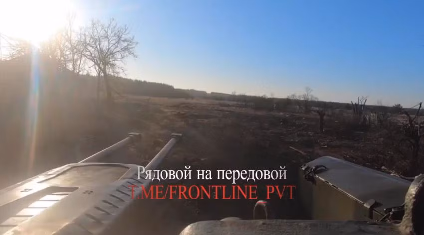 Kênh Rybar viết, các cuộc tấn công của Cụm Vostok đang được thực hiện ở khu vực Zelenivka. Tại đây, Cụm Vostok tích cực sử dụng cơ giới và bộ binh, đưa họ đến càng gần chiến tuyến càng tốt. Sau khi đổ bộ, họ phân tán và cố gắng giành các vị trí trong các khu vực có rừng cây để tiến xa hơn. Mục tiêu là hợp vây tại làng Andriivka. 