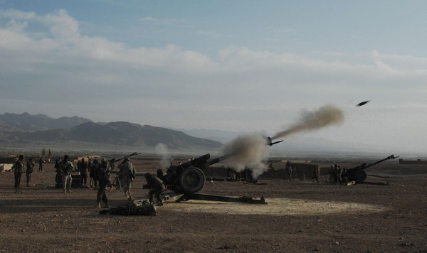 Khi Liên Xô sụp đổ vào năm 1991, Ukraine được thừa hưởng một lượng lớn cơ sở hạ tầng quân sự từ Liên Xô. Tuy nhiên, việc không đầu tư kéo dài hơn 20 năm, cũng đã kìm hãm ngành công nghiệp quốc phòng của Ukraine.