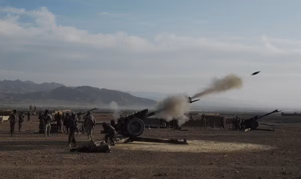 Khi Liên Xô sụp đổ vào năm 1991, Ukraine được thừa hưởng một lượng lớn cơ sở hạ tầng quân sự từ Liên Xô. Tuy nhiên, việc không đầu tư kéo dài hơn 20 năm, cũng đã kìm hãm ngành công nghiệp quốc phòng của Ukraine.