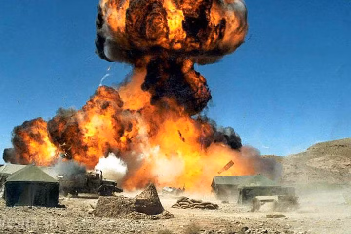 Hiện pháo binh Ukraine không nhận được sự hỗ trợ kỹ thuật hiện đại tương ứng, nên độ chính xác của nó cũng cực kỳ hạn chế. Đạn pháo của Ukraine, đặc biệt là rocket, có số lượng rất thấp, và các vụ nổ kho chứa đạn thường xuyên xảy ra, đã làm trầm trọng thêm tình trạng thiếu hụt đạn dược.