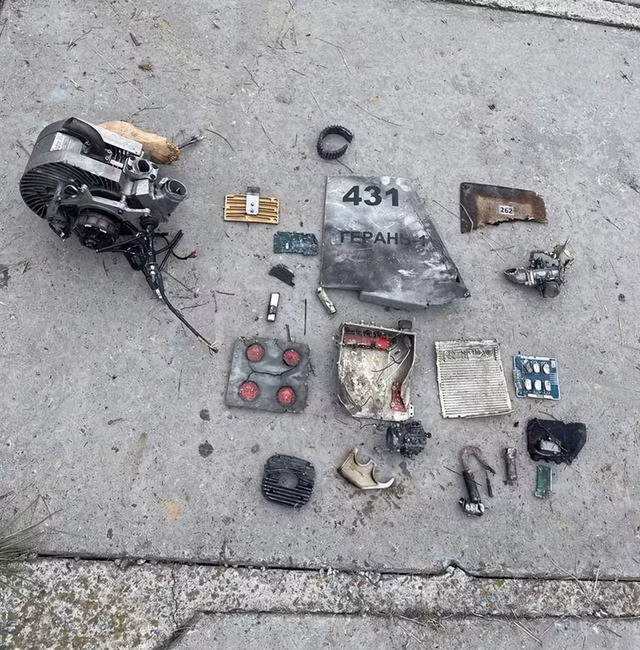 Ngoài ra, loại UAV này cũng được phát hiện sử dụng nhiều thiết bị dân dụng rẻ tiền, chẳng hạn như máy thu định vị GPS dân dụng, động cơ 2 thì dùng cho xe máy, khiến giá thành của nó rất thấp. Đơn giá của mỗi chiếc được cho là chỉ khoảng tử 30.000-50.000 USD.