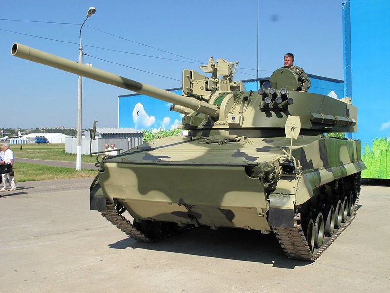 Hiện nay Bộ Tổng tham mưu Quân đội Nga và cả Ukraine và NATO, đang tìm kiếm câu trả lời cho những thách thức phức tạp của xung đột hiện đại, khi UAV đã thay đổi hoàn toàn chiến thuật chiến đấu; nhưng đồng thời, pháo binh đã và vẫn là yếu tố then chốt ảnh hưởng đến kết quả đối đầu.