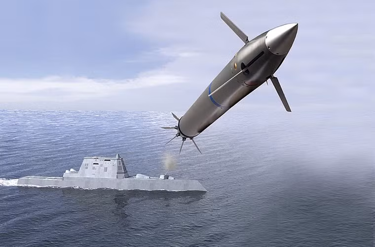 Điểm mà AGS thực sự tiên tiến là ở việc sử dụng các loại đạn tấn công dẫn đường chính xác (LRLAP). Đây là loại đạn có điều khiển, được dẫn đường với vệ tinh GPS và dẫn đường quán tính tổng hợp INS, có tầm bắn lên đến 109 km và độ chính xác (CEP) đến 50 mét. Mức chính xác cao hơn nhiều so với hải pháo thông thường.